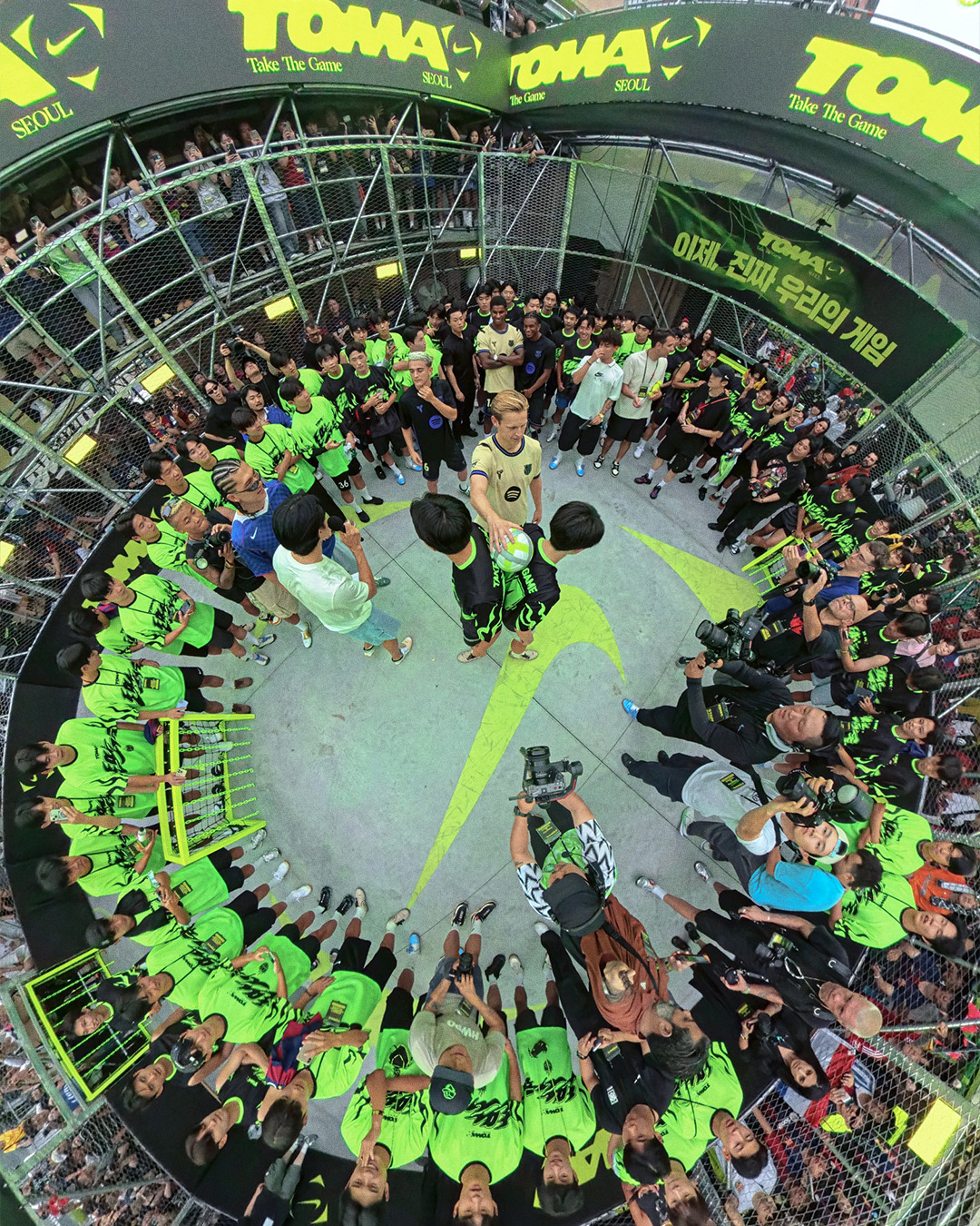 frenkie de jong drops the ball